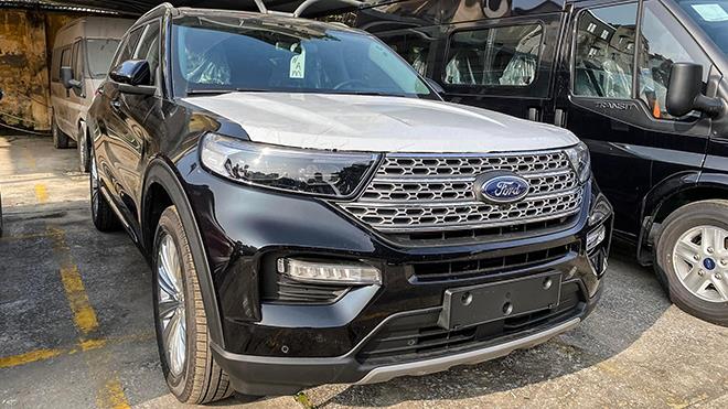 Cận cảnh Ford Explorer thế hệ mới tại đại lý, bị chênh giá vì lượng hàng về ít